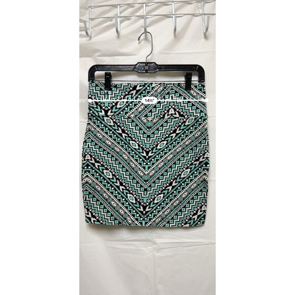 BLT) Charlotte Russe Skirt Women’s Size Medium Blue White Print Short Mini - Picture 4 of 9